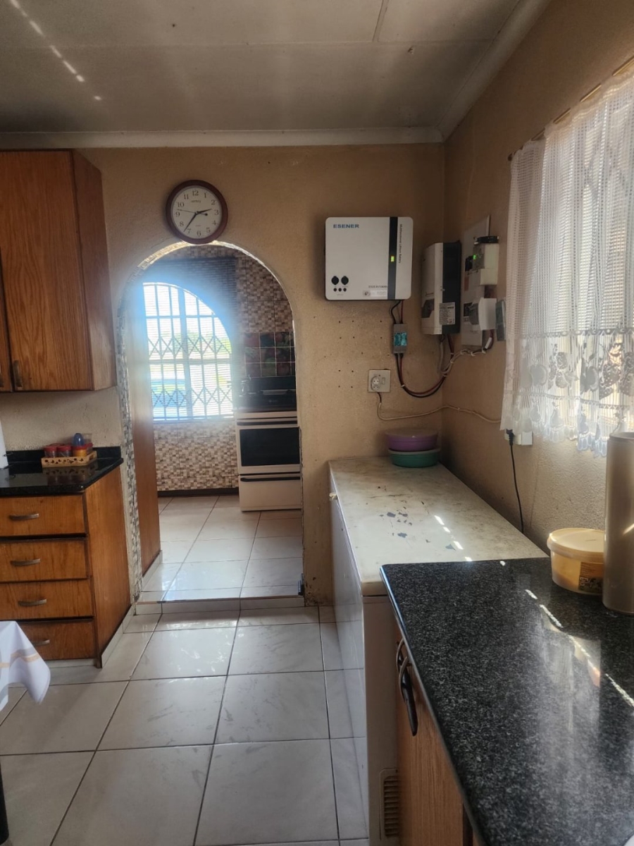 6 Bedroom Property for Sale in Manzil Park North West